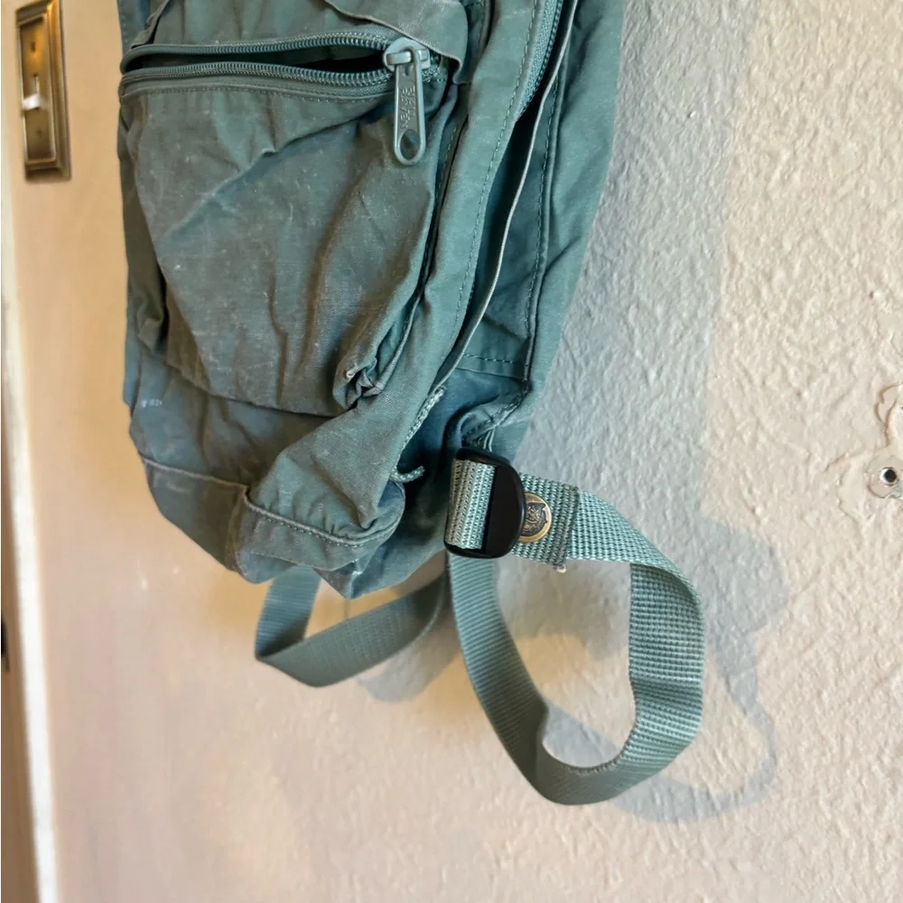 Fjallraven‎ Kånken Backpack in Olive Green